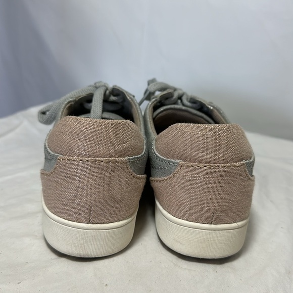 Naturalizer Textured Silver Leather Sneakers, 7.5M - Picture 5 of 7